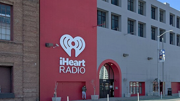 iHeartMedia e TikTok ampliam parceria para podcasts e rádio