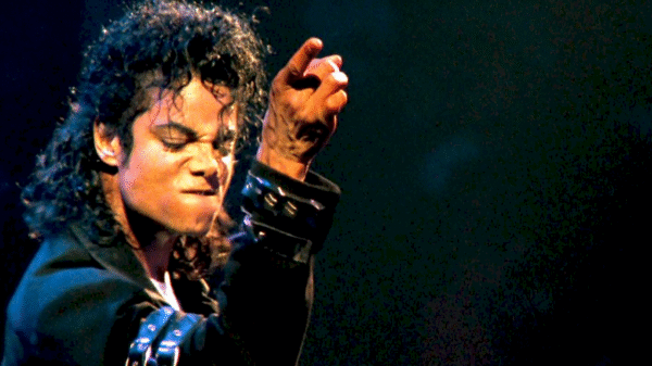 Michael Jackson lidera lucros entre artistas falecidos com US$ 105 mi