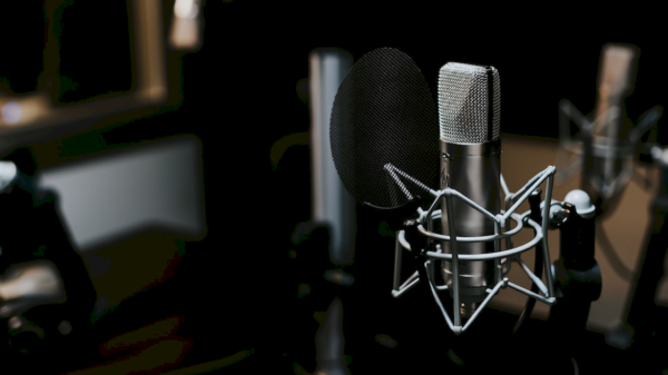 Os podcasts agora são mais populares que os programas de rádio com debates nos EUA